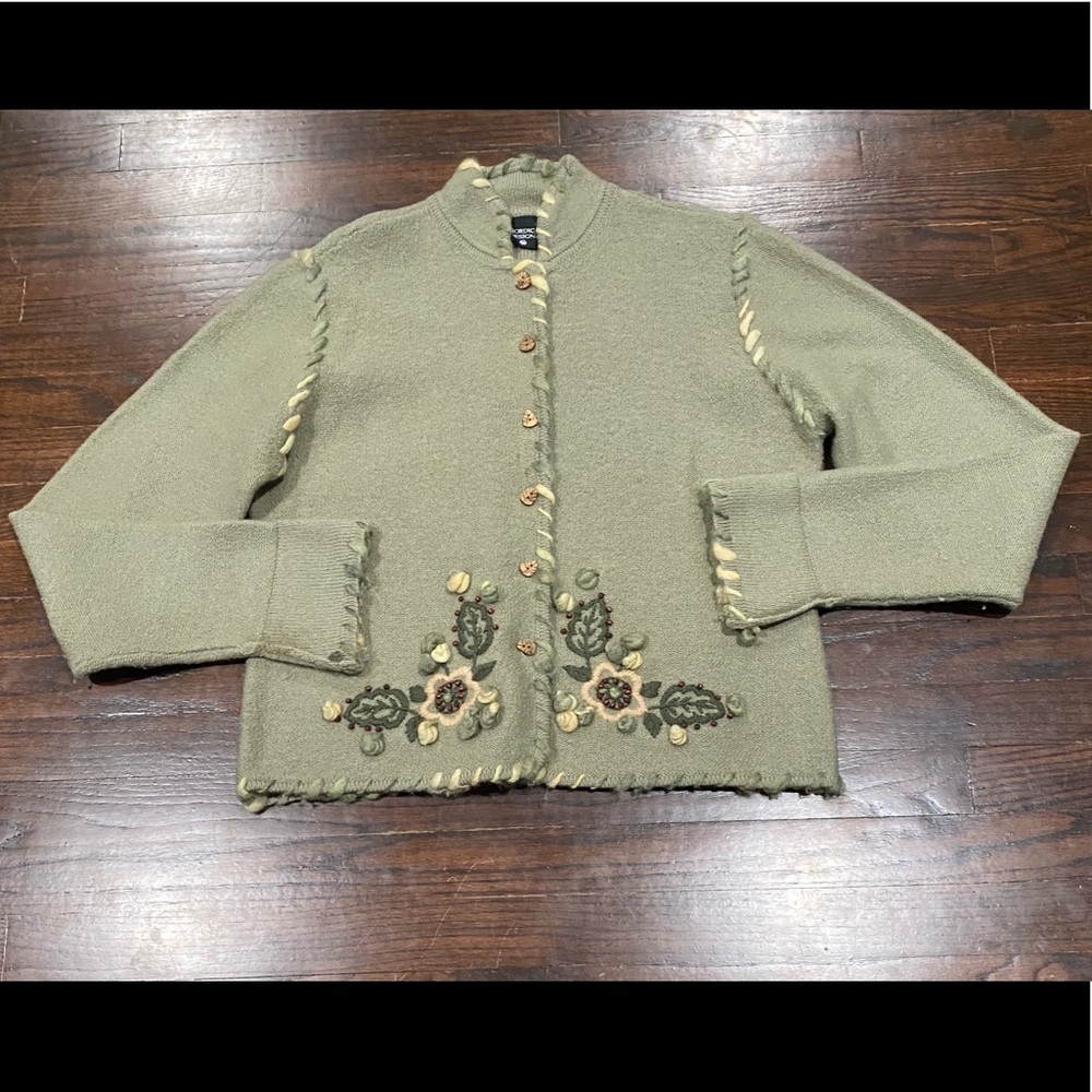 Nordic Design 100% Wool Sweater Hand Embroidered M